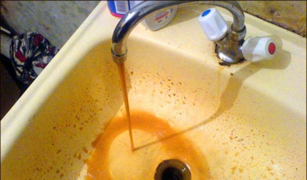 Симферопольцы жалуются на качество воды из крана