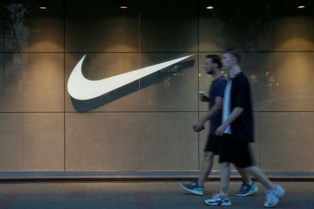 Nike продалася янголам: умільці створили кросівки зі святою водою, тільки подивіться на це