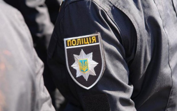 Киевские протестующие избили бойца-миротворца