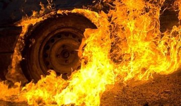 В центре Харькова сожгли два автомобиля