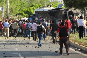 В Турции взорвали автобус со спецназовцами, пострадали простые прохожие: видео