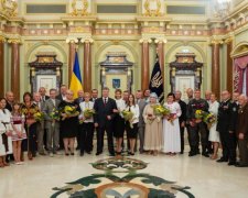 Порошенко нагородив видатних українців до Дня Незалежності (ФОТО)