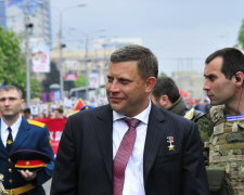 Подивитися на тіло Захарченка зігнали сотні людей: що діється в Донецьку