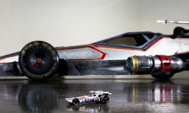 Компанія зробила суперкар з іграшкової машинки