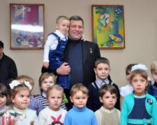"Ми готові дійти з вами до самого пекла": зазомбовані діти привітали Захарченка