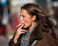 Жінки-курці ризикують втратити основну гордість