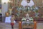 Молитва в церкви, скриншот с видео