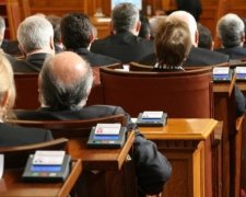 Депутати перевершили пенсіонерів у вибиванні пільг