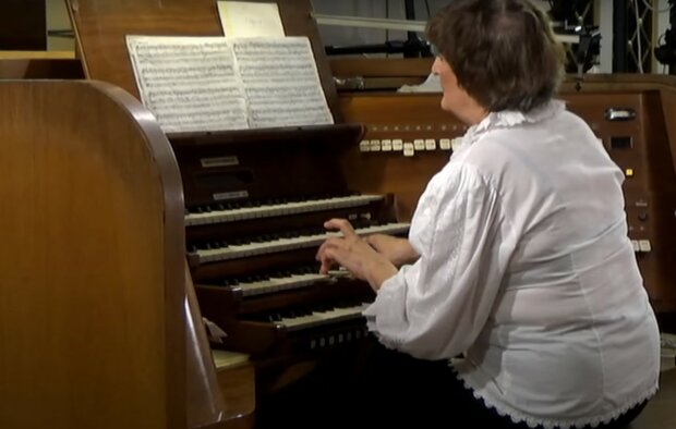 церковний орган, скріншот з відео