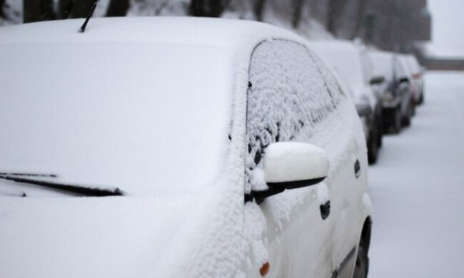Парковка зимой. Фото Freepik