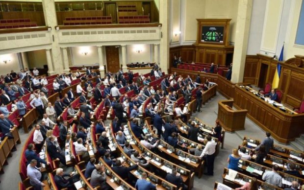 Новий закон захистить дитинство українців: як це буде