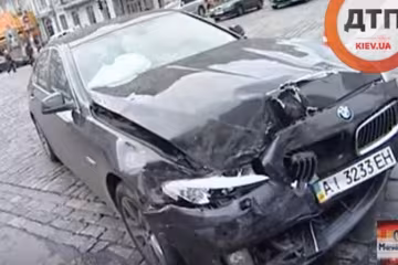 ДТП на Жилянській: Volkswagen проїхав на червоний і розбив три авто (фото)