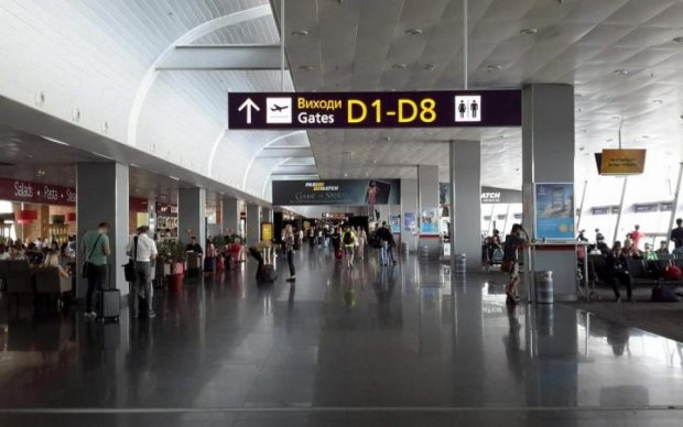 Черговий зрив відпустки: сотні українців чекають, поки в аеропорту всі відпочинуть