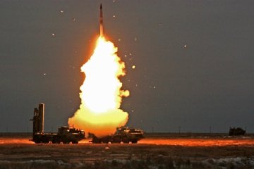 Китай атакував ураган бойовою ракетою