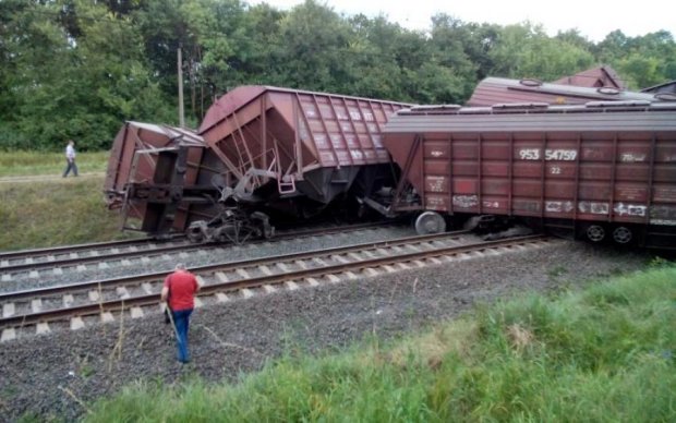На Львівщині потяг пішов під укіс