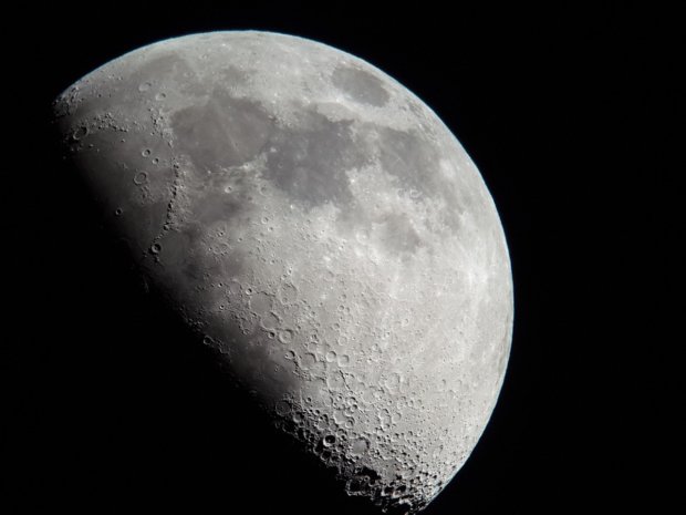 Китайський зонд надіслав перші фото зворотної сторони Місяця