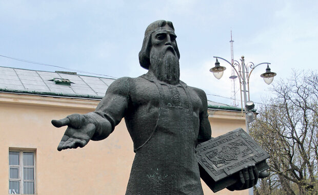 памятник Ивану Федорову во Львове