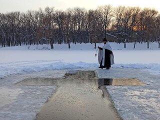 Крещение, прорубь-фото из Фейсбука