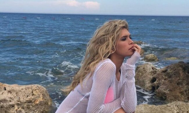 Дельфин и русалка: Брежнева породнилась с морскими красавцами