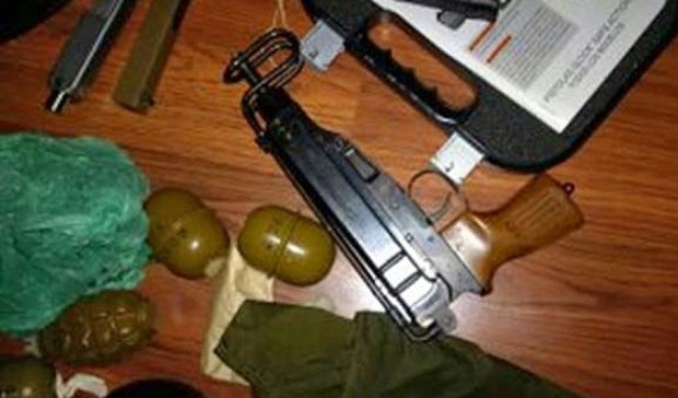СБУ на Киевщине задержала восемь человек, которые перевозили оружие с АТО (фото)