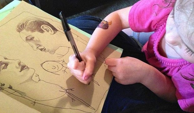 Мать пишет картины, которые дорисовывает ее дочь (фото)