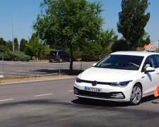 2020 VW Golf Mk8, скріншот відео