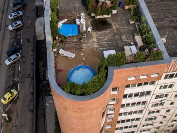 Райський острів на даху багатоповерхівки (ФОТО)
