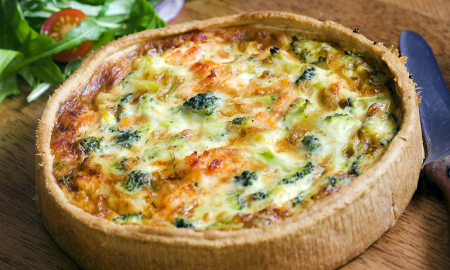 Готуємо разом: пиріг з лососем і брокколі