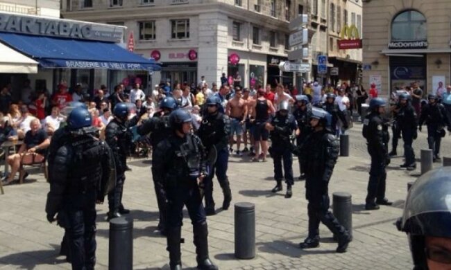 Польские фанаты напали на украинцев в Марселе