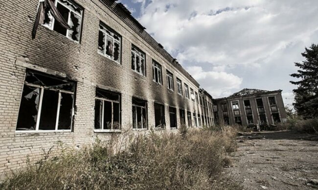 Місцеві жителі покинули зруйновані терористами Піски (фото)