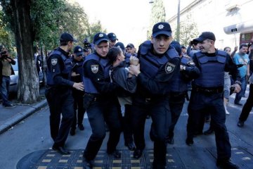 Перевертні повернулись: "нова поліція" почала вибивати свідчення силою

