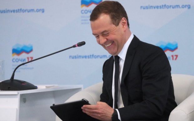 Декларация Медведева: "скромный" Димон ездит на Волге и Победе