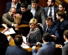 Нардепи грають димовими шашками в Раді: відео