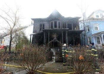 Сожженный дом, фото: Poughkeepsie Journal