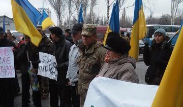 Під судом Дніпропетровська проходять два мітинги (фото)