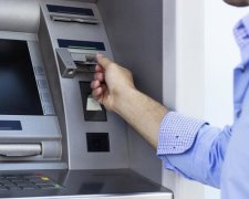 Банківські операції українців жорстко контролюють