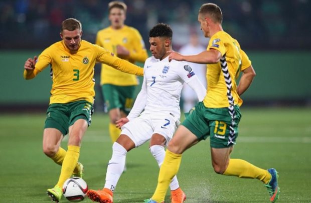 УЄФА веде розслідування проти Литви та Англії 