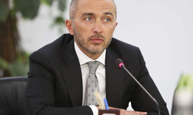 Глава НБУ Андрей Пышный объявляет решение о повышении учетной ставки до 15,5%