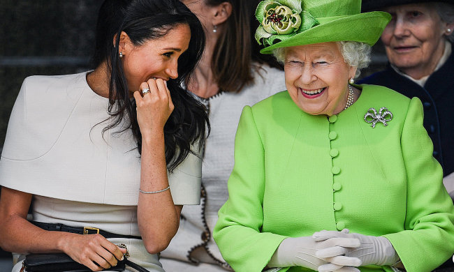 королева Елизавета и Меган Маркл