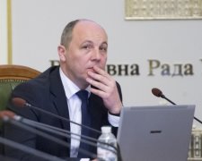 Парубий задекларировал тысячи долларов "из-под матраса"