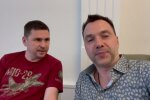 Олексій Арестович і Михайло Подоляк, скріншот з відео