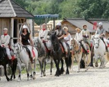 Під Києвом відбудеться показ унікальної колекції коней і пройде фестиваль дитячої та молодіжної творчості "Славниця"