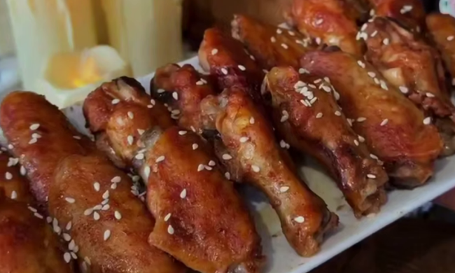 Ароматные куриные крылья, кадр из видео