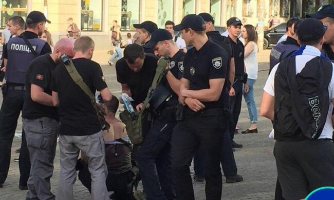 Жуткий замес после матча Динамо-Копенгаген всполошил Киев, "камни летели в голову": кадры беспредела