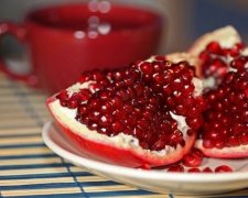 Вчені назвали дивовижні властивості граната