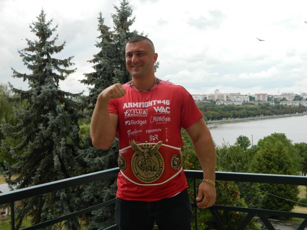 Українські чемпіони світу з армспорту потрапили в страшну ДТП