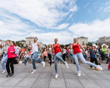 Хто не скаче, той моск*ль: оригінальний танок став хітом, світ не може зупинитися