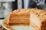 Торт "Медовик" дома: пошаговый рецепт любимого десерта