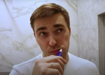 Чистка зубов, кадр из видео