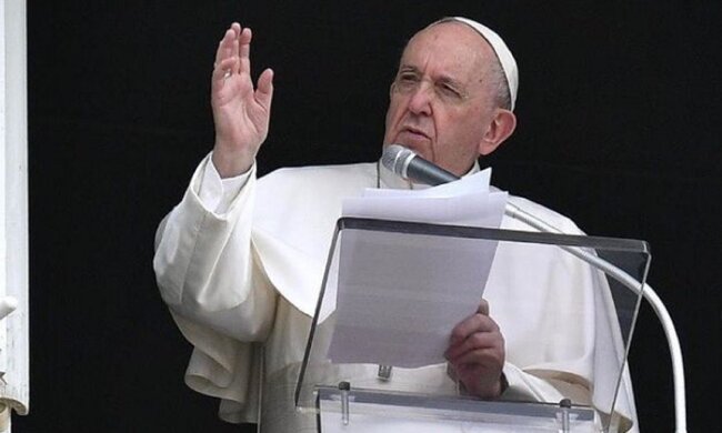 Папу Римского госпитализировали с серьезной болезнью: предстоит операция